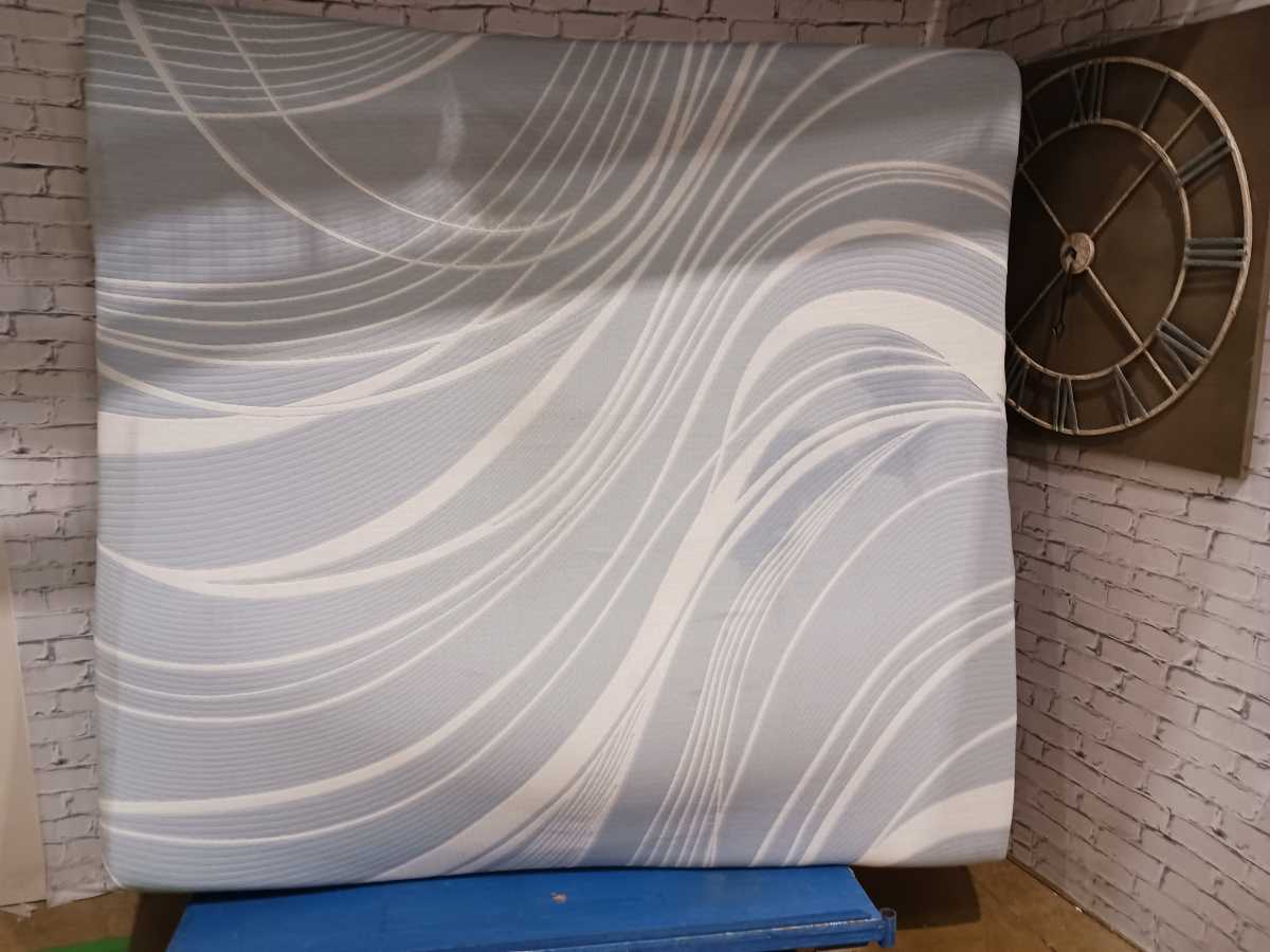 Tempur-Pedic LuxeAlign Medium Hybrid 13 Inch Mattress - King - Gallery Image 4